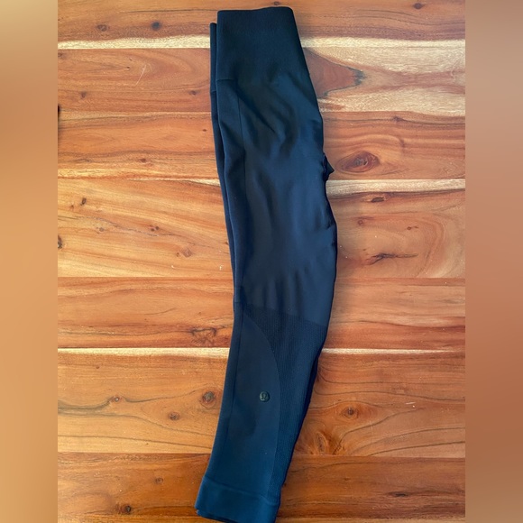 Lululemon High Rise Crop Legging - Picture 4 of 4